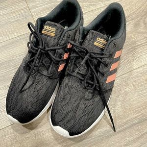 Adidas Size 7 gym shoes